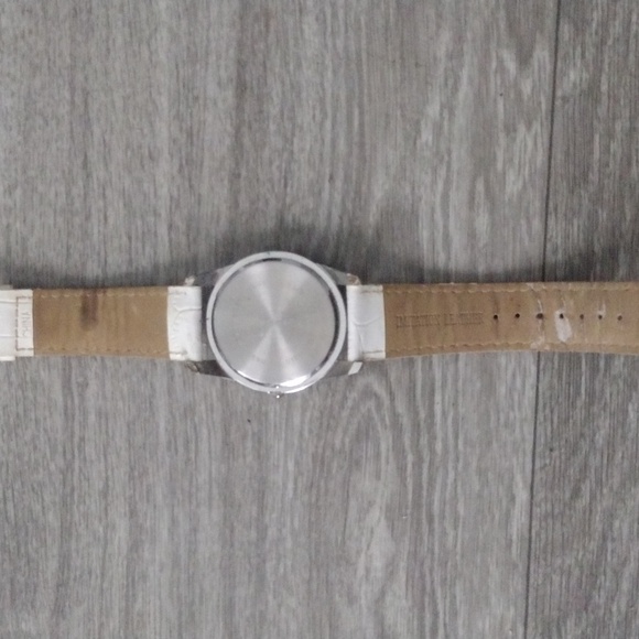 Women's beautiful butterfly watch, worn, need battery - Picture 4 of 11